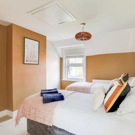 Cosy 3 Bedroom House With Free Parking And Wifi هيث المظهر الخارجي الصورة