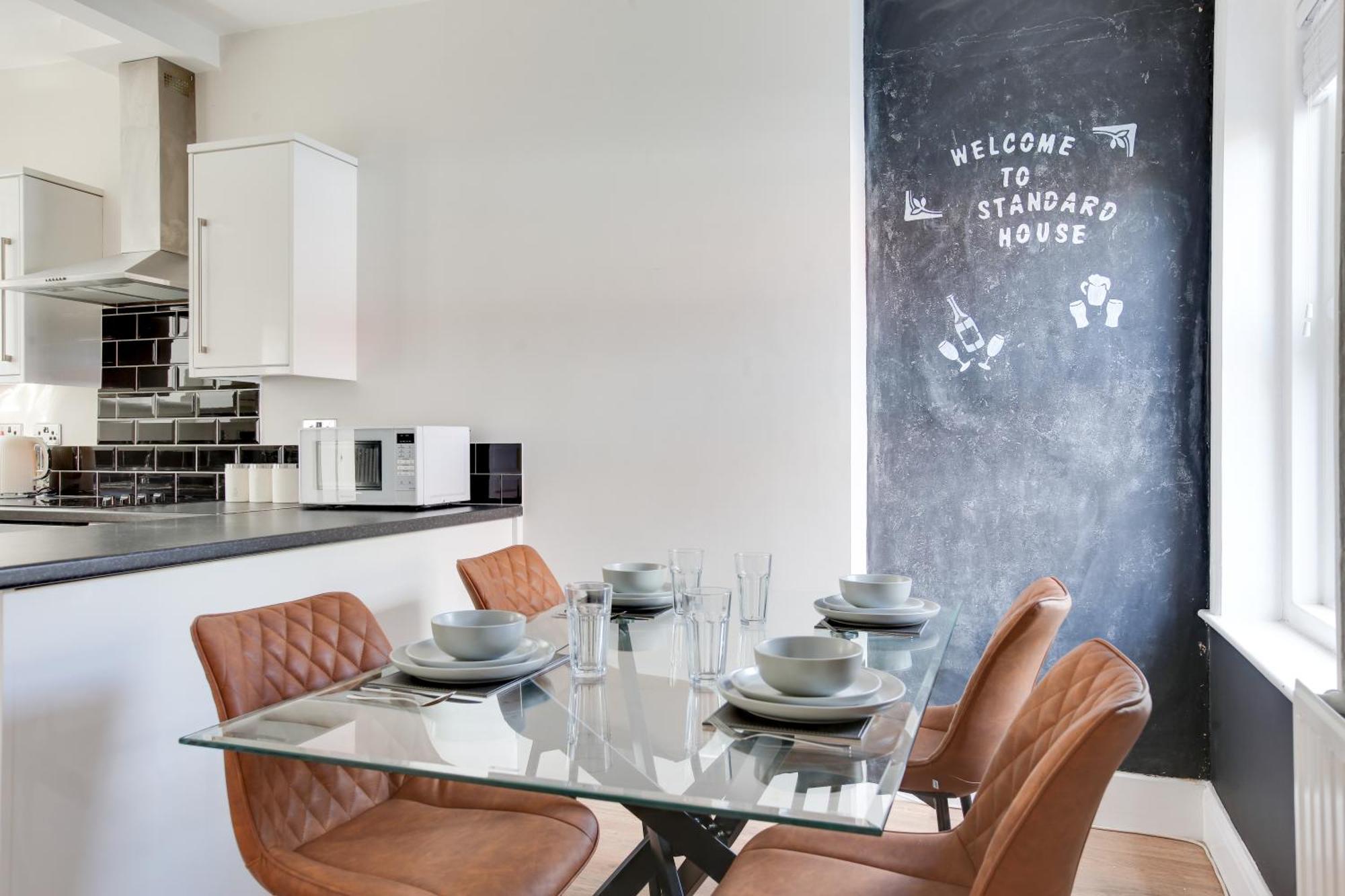 Cosy 3 Bedroom House With Free Parking And Wifi هيث المظهر الخارجي الصورة