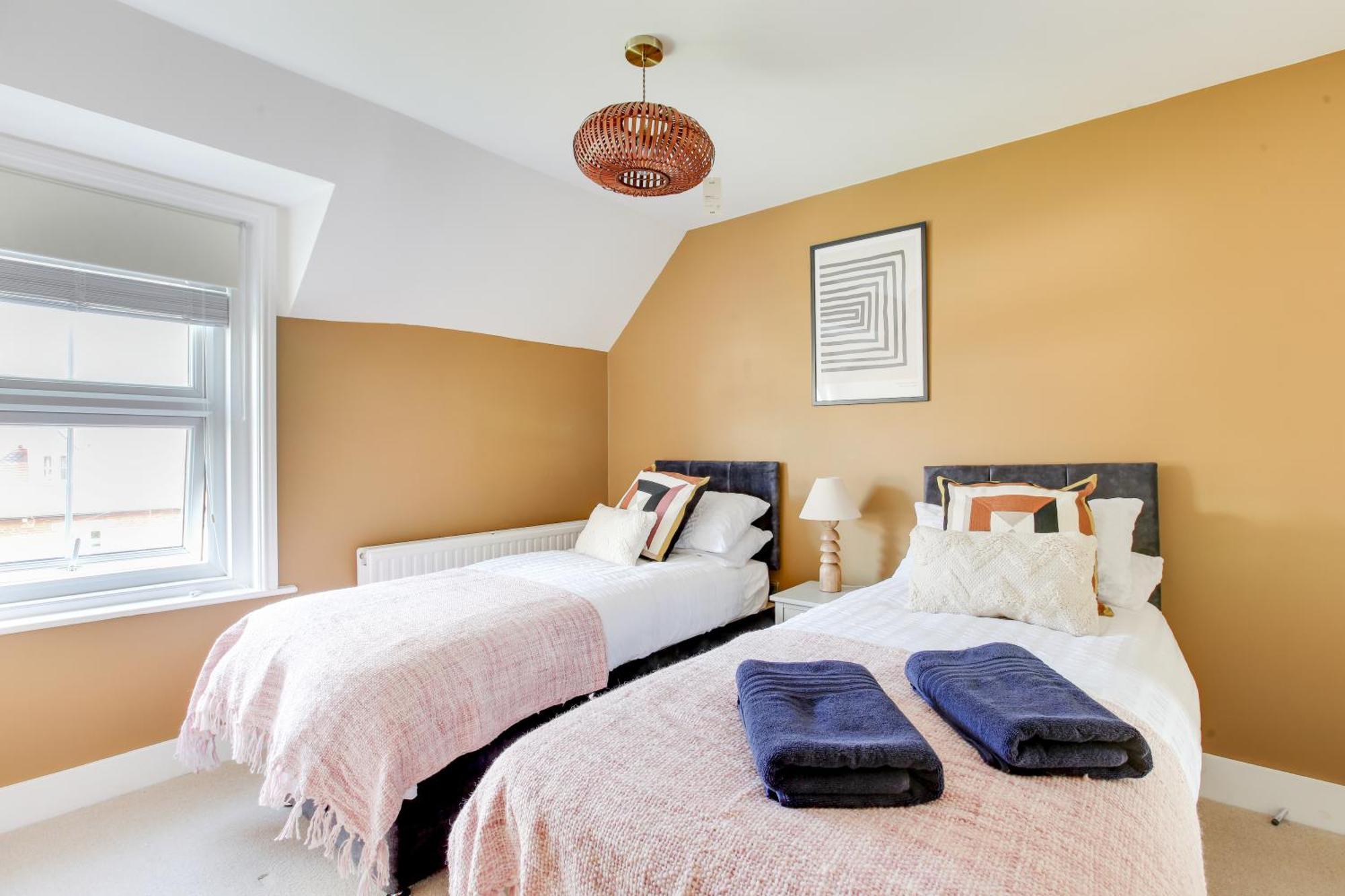Cosy 3 Bedroom House With Free Parking And Wifi هيث المظهر الخارجي الصورة