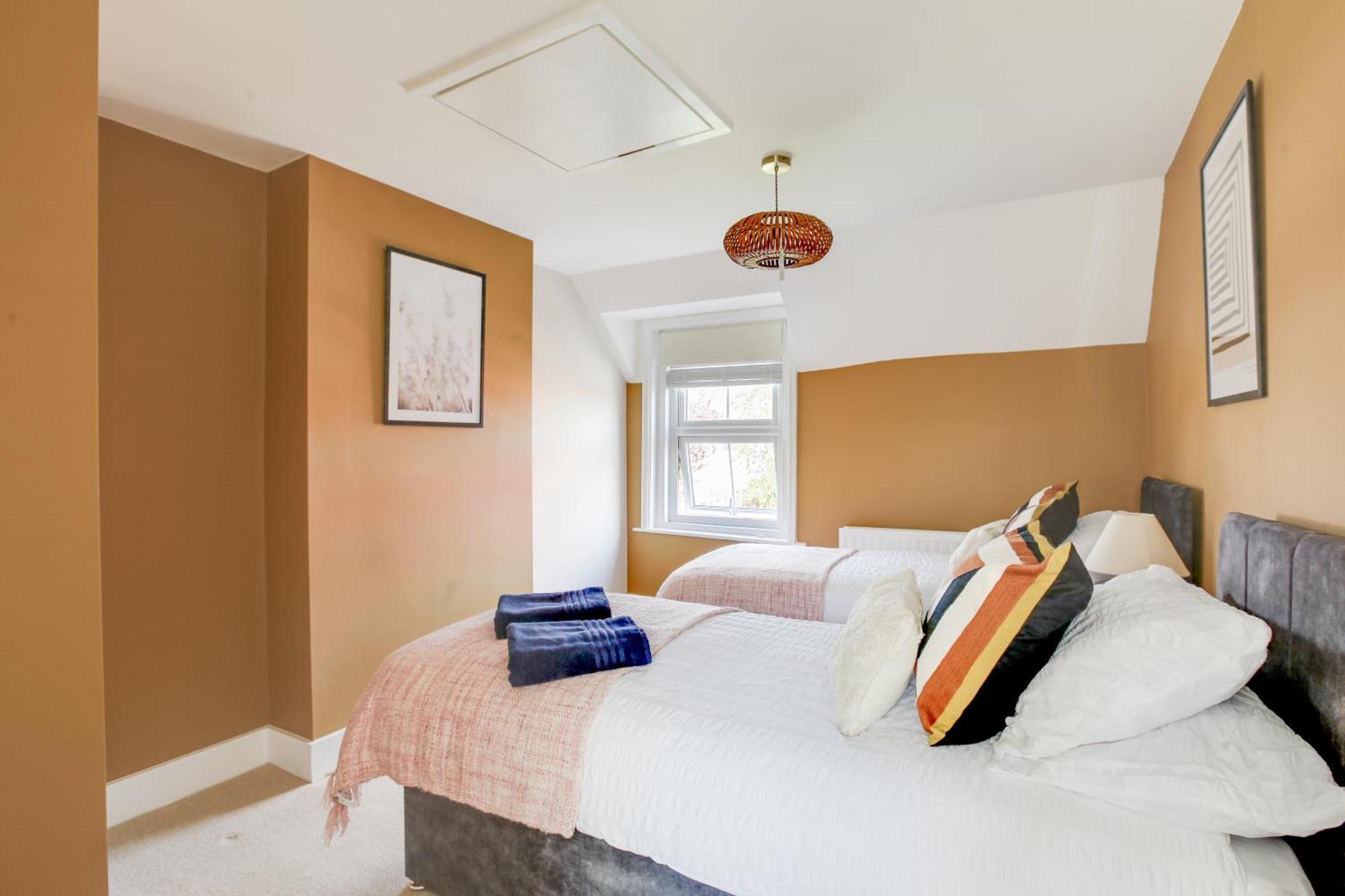 Cosy 3 Bedroom House With Free Parking And Wifi هيث المظهر الخارجي الصورة