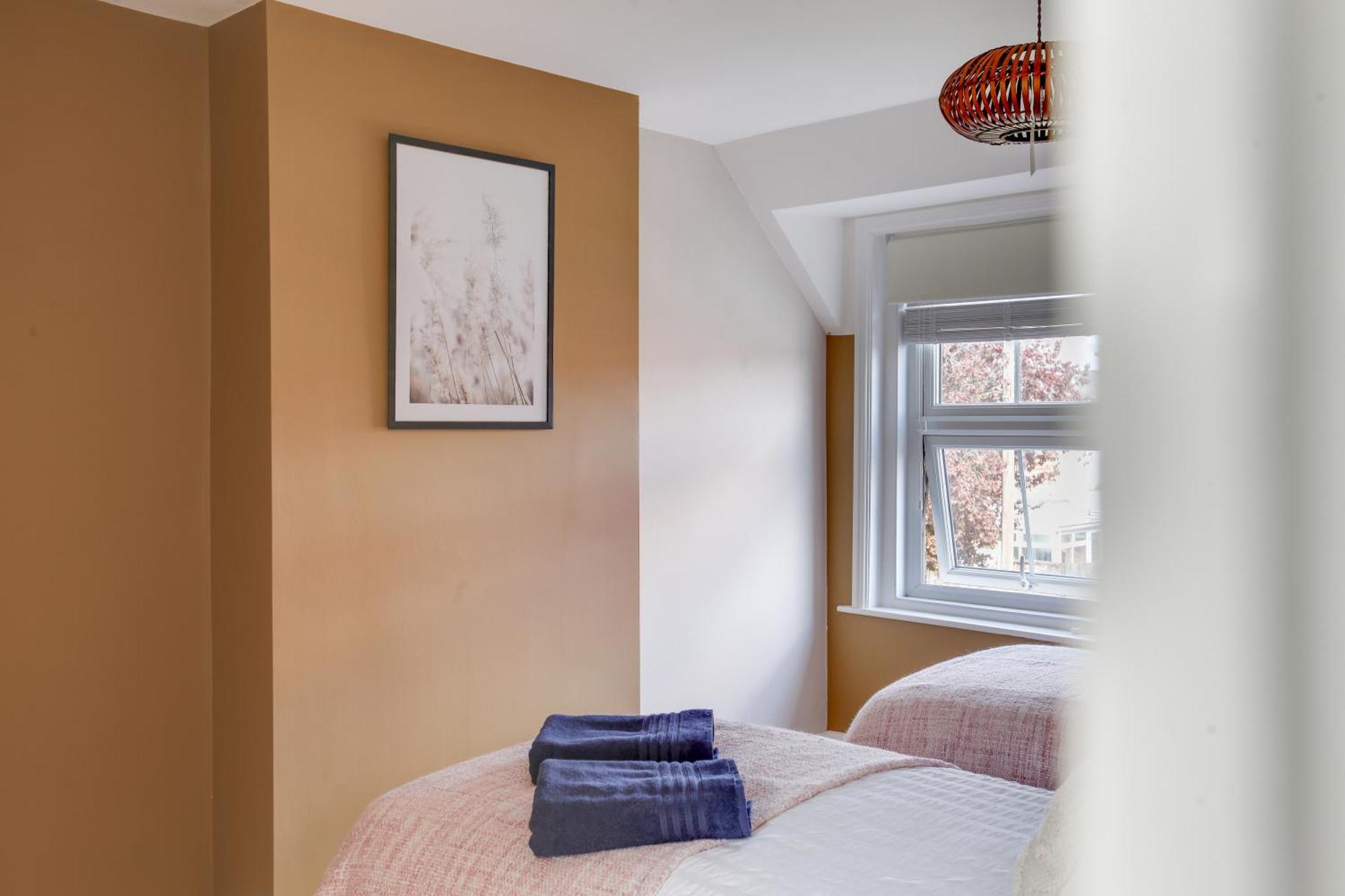 Cosy 3 Bedroom House With Free Parking And Wifi هيث المظهر الخارجي الصورة